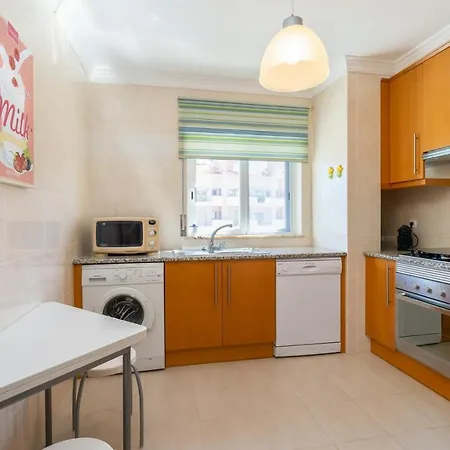 Blue House - Stunning And Prime Location - Montechoro, Lägenhet Albufeira