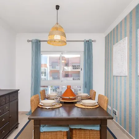 Blue House - Stunning And Prime Location - Montechoro, Lägenhet Albufeira
